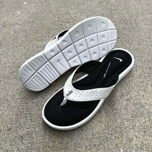 WMNS NIKE COMFORT THONG WHITE BLACK PANDA FOOTBEDS PANDAS FOOT BED FOOTBED NWB